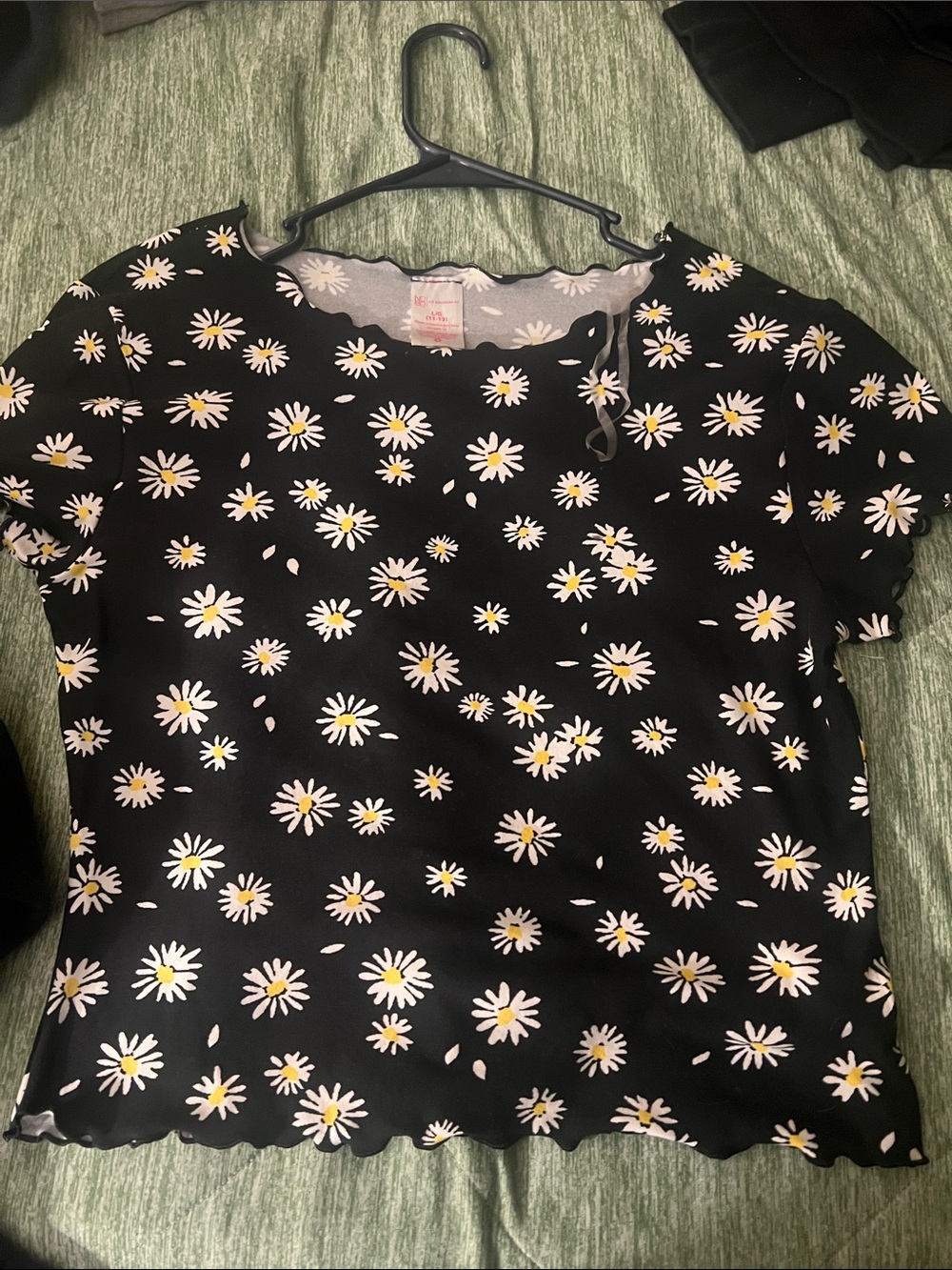Black Daisy Print Short Sleeve Top